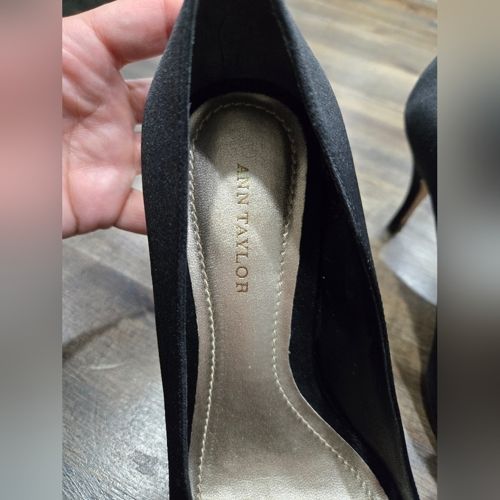 Ann Taylor Audrey Black Satin Bow Heels - Picture 4 of 17